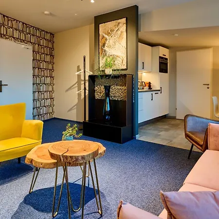Charmante Fuer 2 Personen In Zentrumsnaehe X Parkplatz X Coworking-arbeitsplaetze Im Haus Lägenhet *