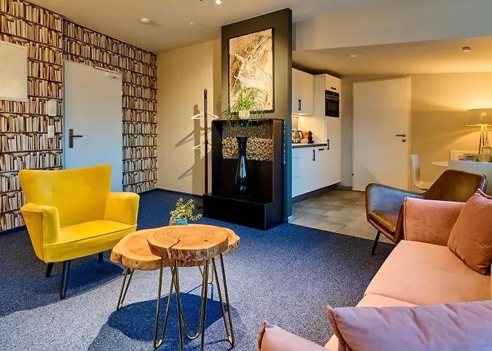 Charmante Fuer 2 Personen In Zentrumsnaehe X Parkplatz X Coworking-arbeitsplaetze Im Haus Apartman *