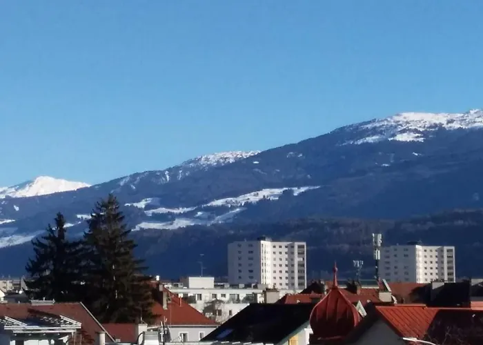 Charmante Fuer 2 Personen In Zentrumsnaehe X Parkplatz X Coworking-arbeitsplaetze Im Haus 公寓